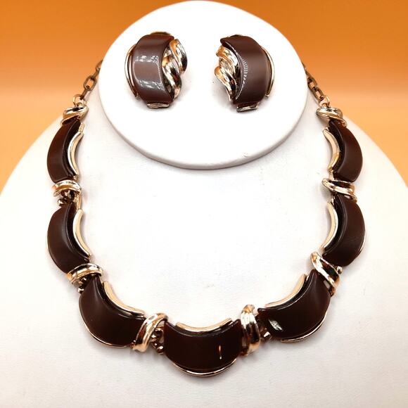 Vintage Brown Lucite Gold Tone Jewelry: Necklace Clip Earrings, 1950s Jewelry - Picture 2 of 10